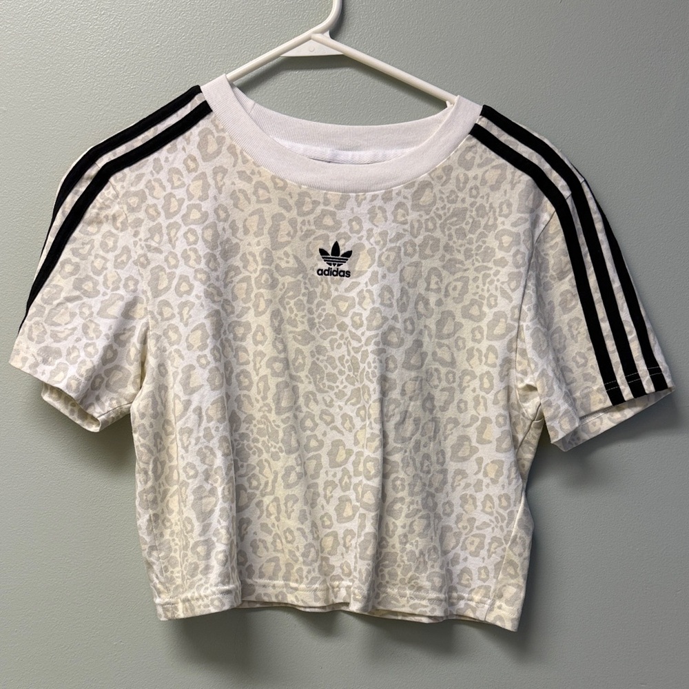 Adidas Leopard cropped tee
Small